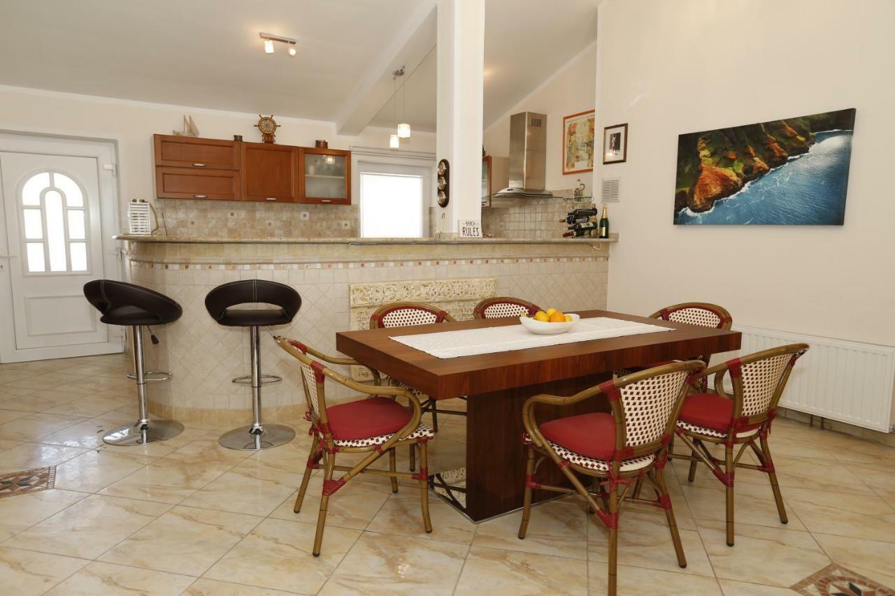Apartment Bojan With Terrace And Sea View บัชกา ภายนอก รูปภาพ