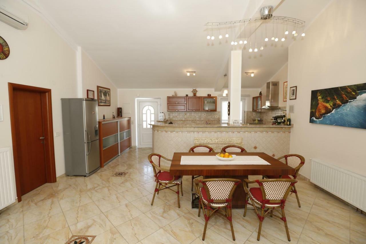 Apartment Bojan With Terrace And Sea View บัชกา ภายนอก รูปภาพ