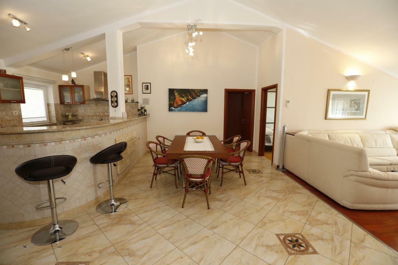 Apartment Bojan With Terrace And Sea View บัชกา ภายนอก รูปภาพ